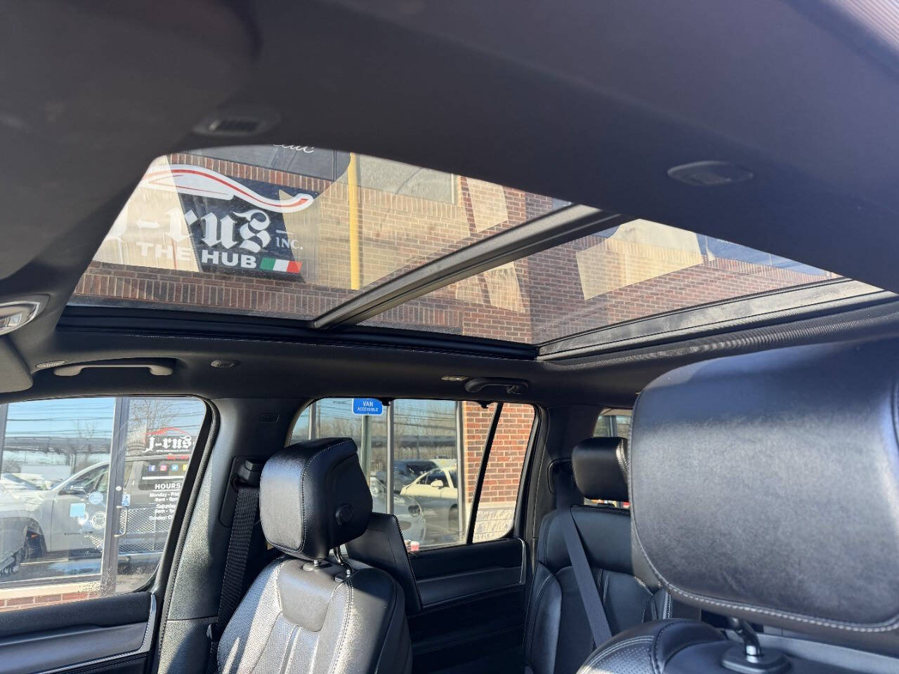 Used 2024 Jeep Wagoneer L Series II w/ Convenience Group I image 22