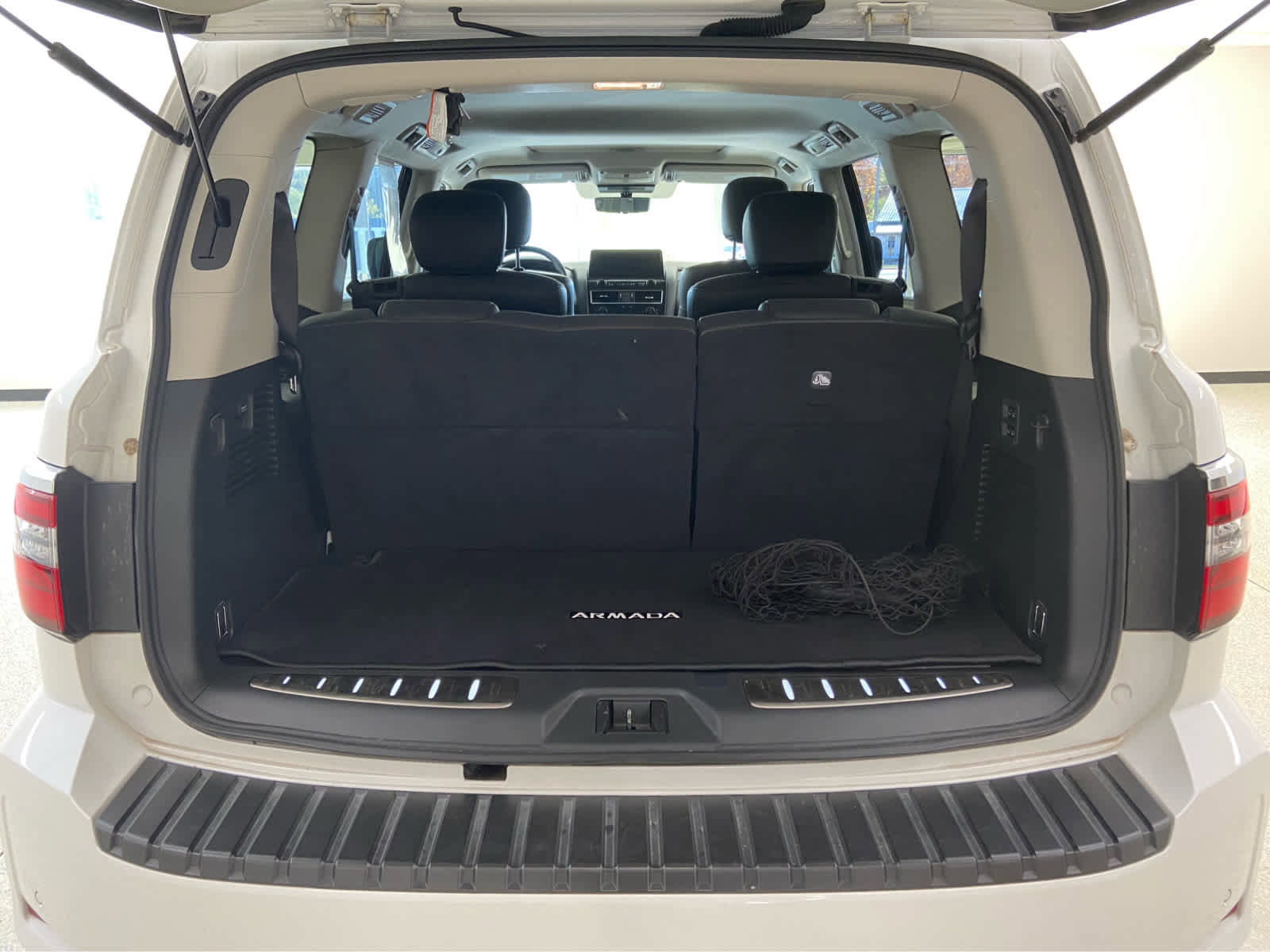 Used 2024 Nissan Armada Platinum w/ Captain's Chairs Package image 7