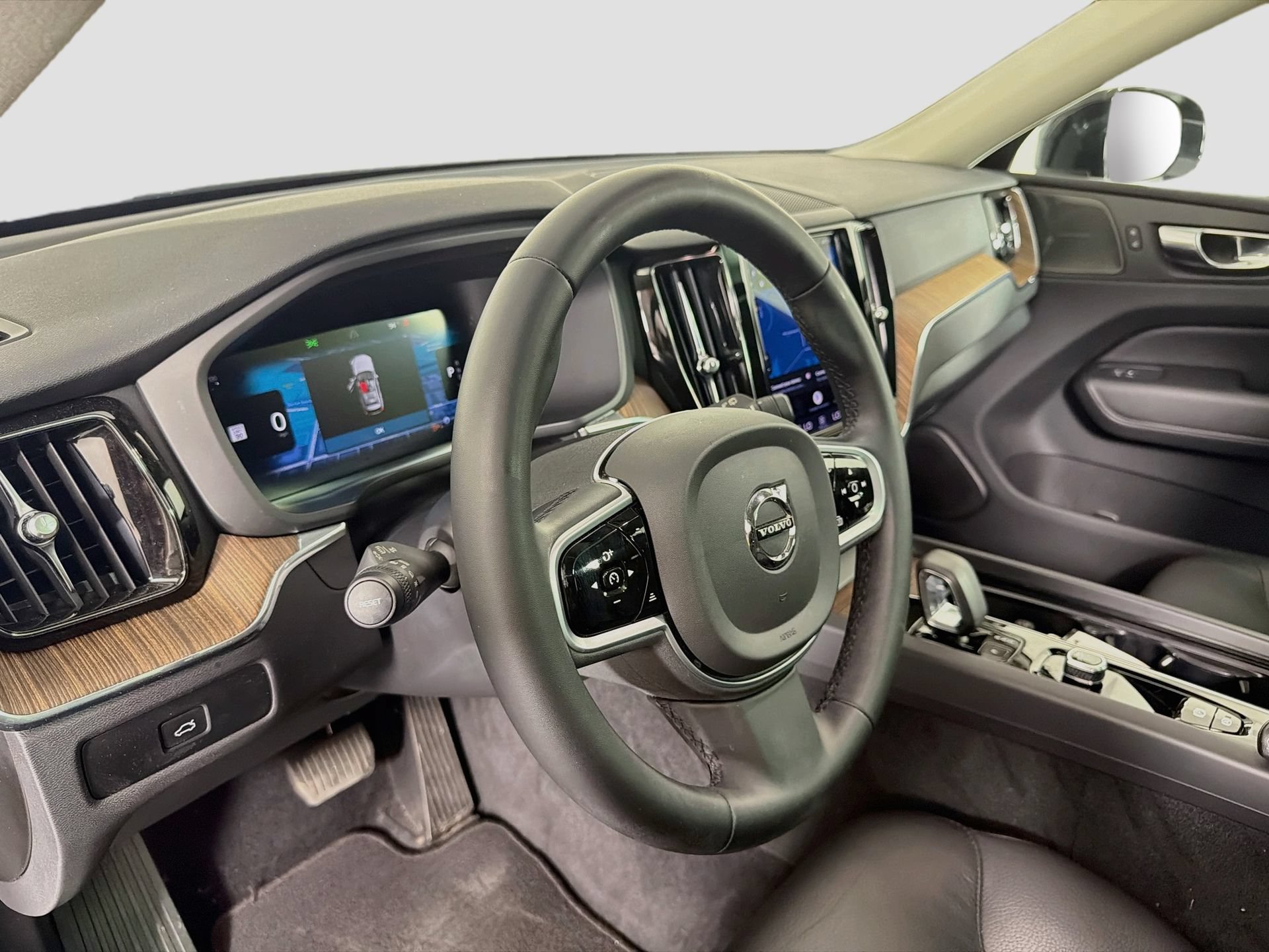 Certified 2023 Volvo XC60 B5 Plus w/ Protection Package Premier FWD image 10