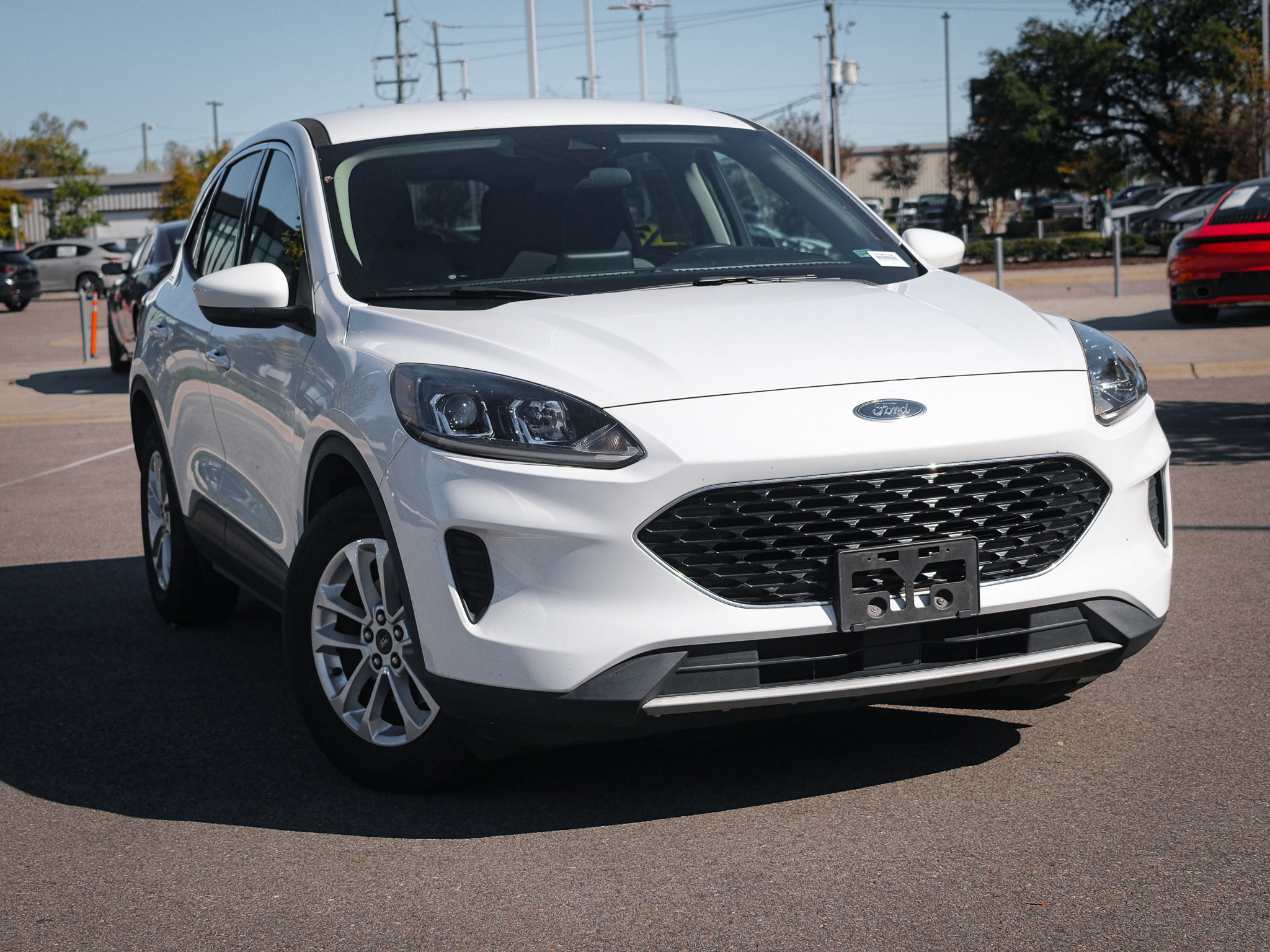 Used 2020 Ford Escape SE image 2