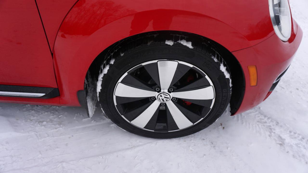 Used 2013 Volkswagen Beetle 2.0T image 12