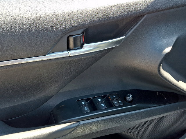Certified 2020 Toyota Camry SE FWD image 8