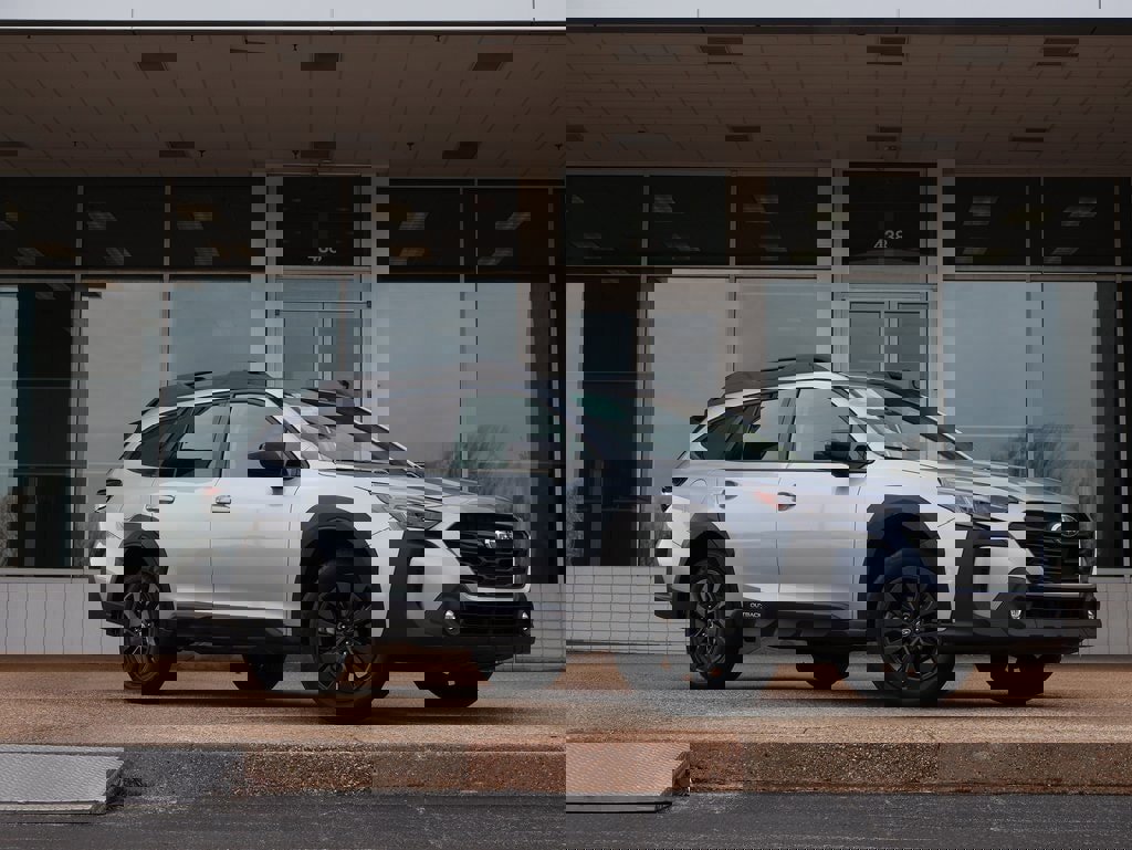 Used 2023 Subaru Outback Onyx Edition image 2