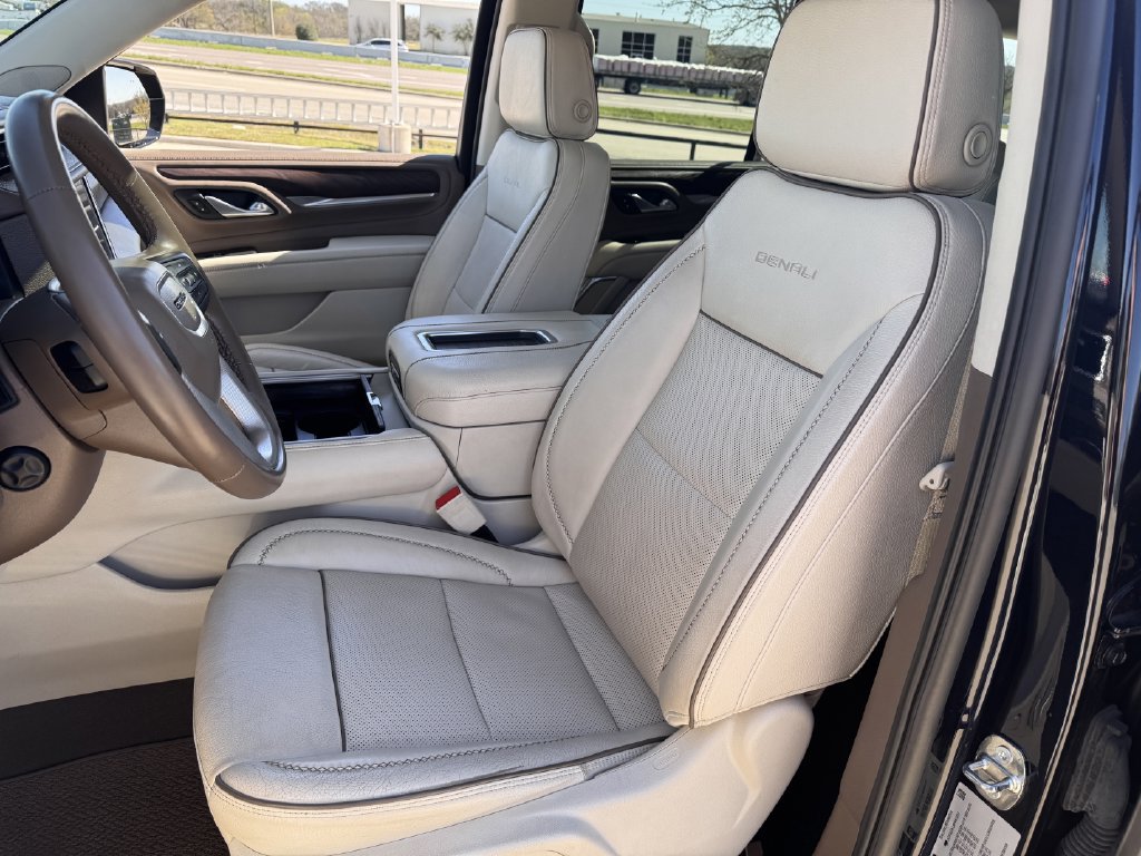 Used 2023 GMC Yukon Denali AWD/4WD image 26