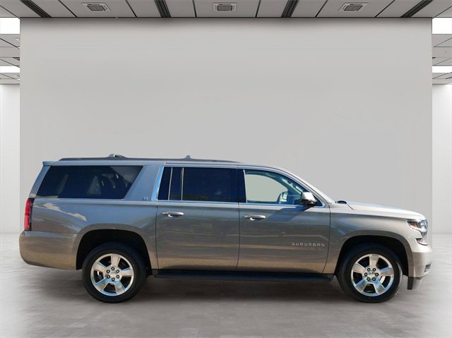 Used 2017 Chevrolet Suburban LT image 6