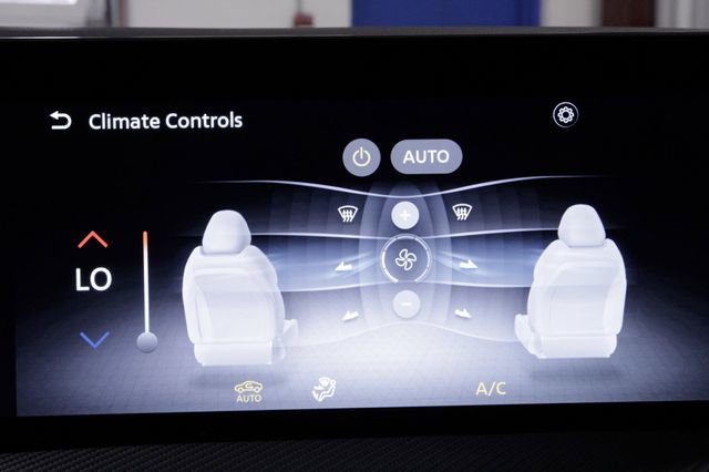 Used 2025 Nissan Kicks SR image 34