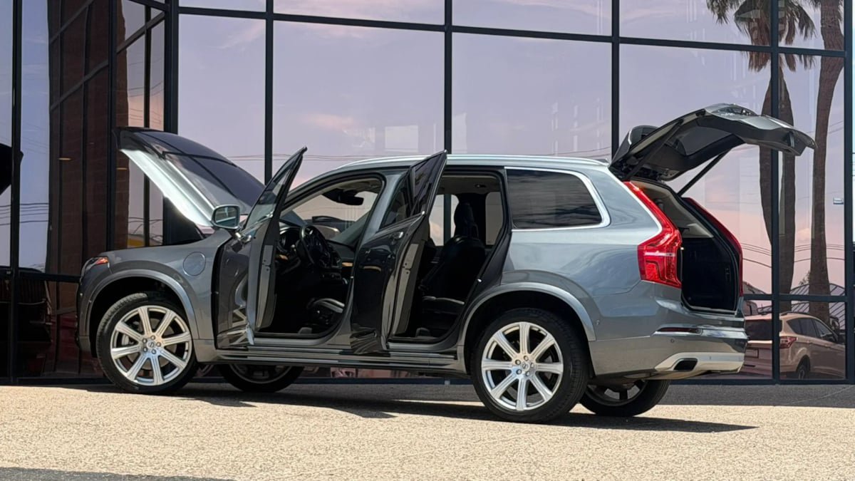 Used 2017 Volvo XC90 T8 Inscription w/ Luxury Package AWD/4WD image 28