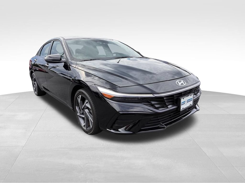 Used 2025 Hyundai Elantra Limited w/ Cargo Package