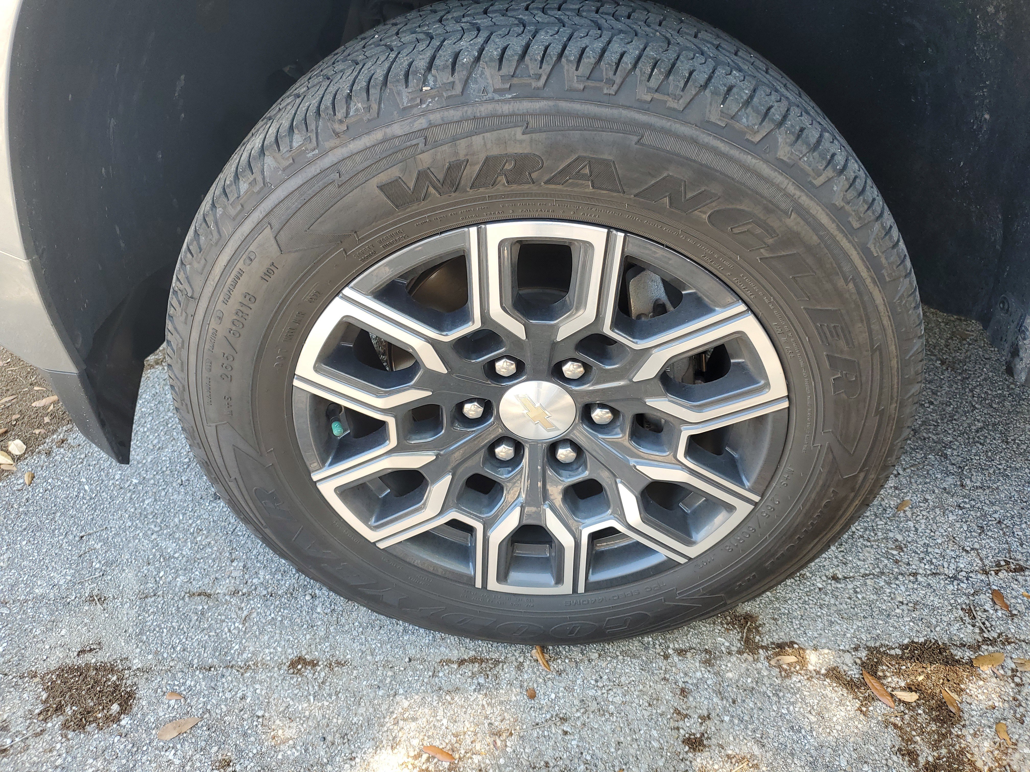 Used 2023 Chevrolet Colorado LT w/ LT Convenience Package III RWD image 4