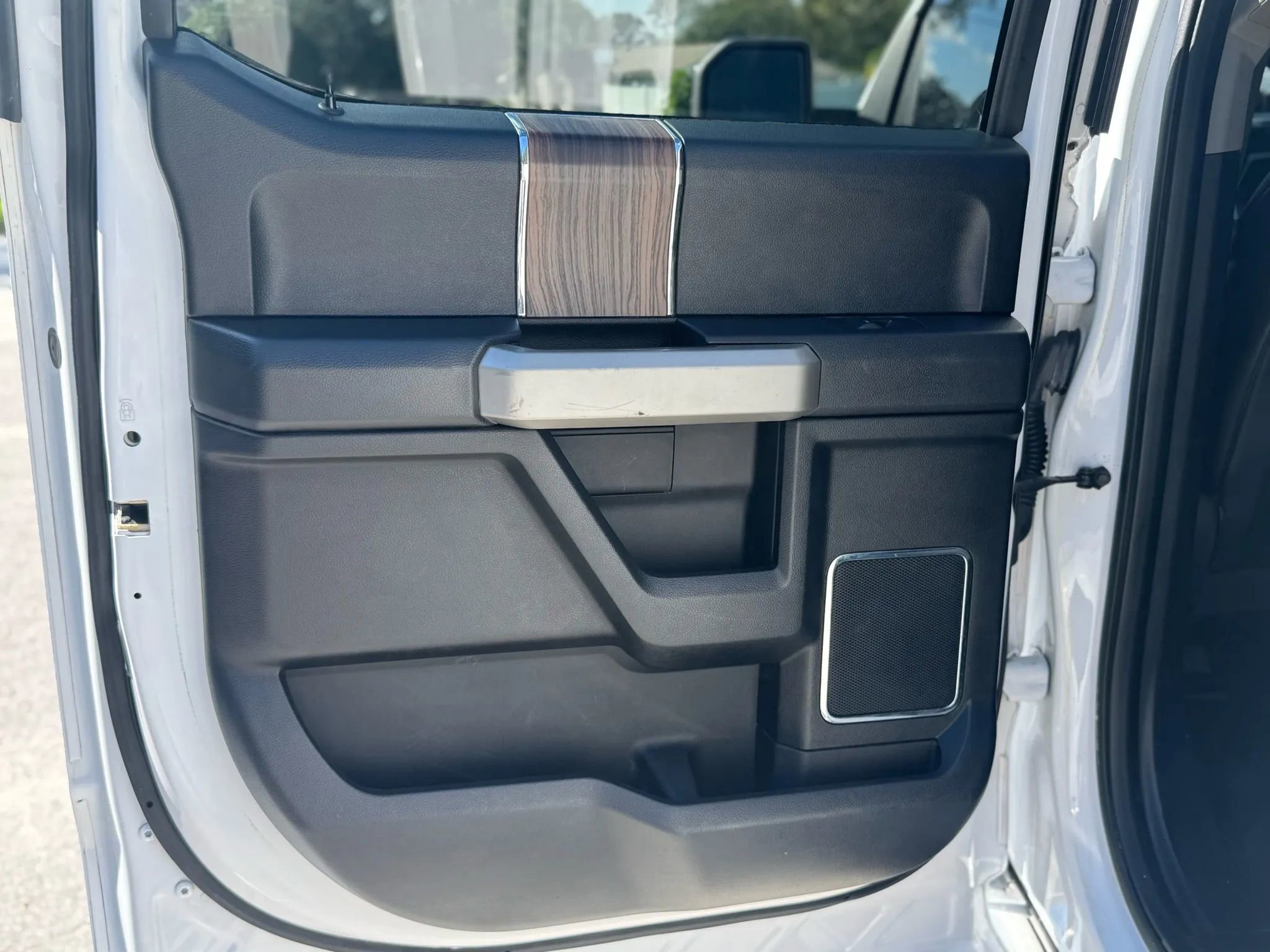 Used 2017 Ford F150 Lariat image 31