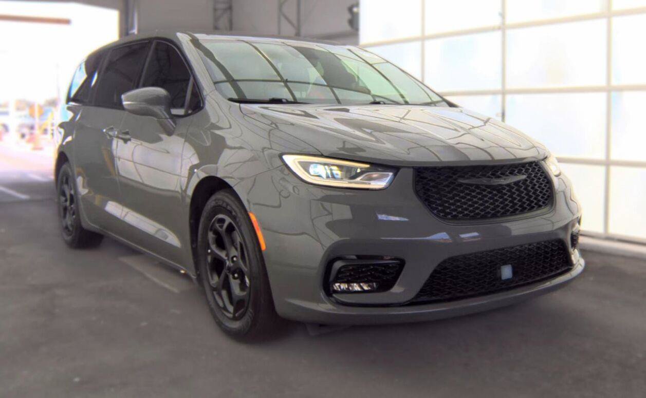 Used 2022 Chrysler Pacifica Touring-L w/ S Appearance Package FWD image 18
