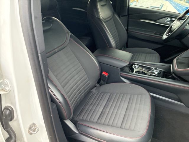 Used 2025 Ford Explorer ST-Line w/ ST-Line Street Pack image 35