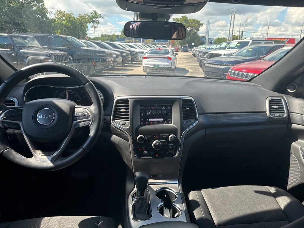 Used 2019 Jeep Grand Cherokee Laredo image 11