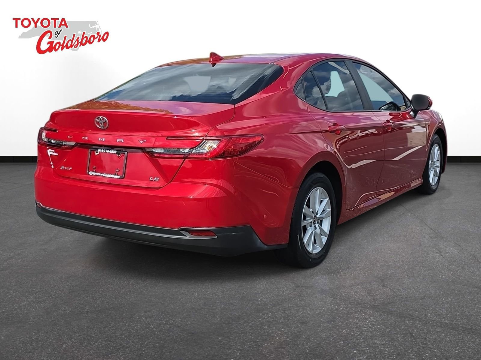 Used 2025 Toyota Camry LE image 5