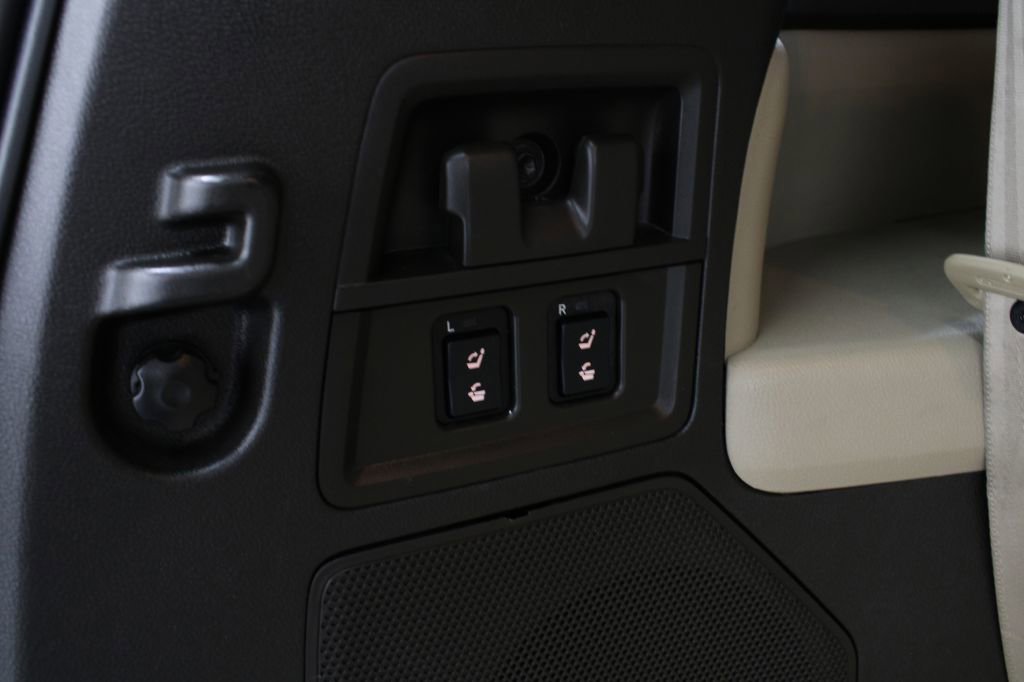 Used 2011 Toyota Sequoia Limited image 22