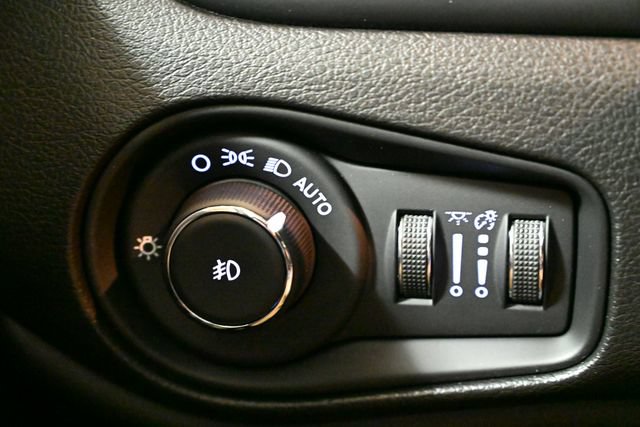Used 2020 Jeep Renegade Altitude AWD/4WD image 41