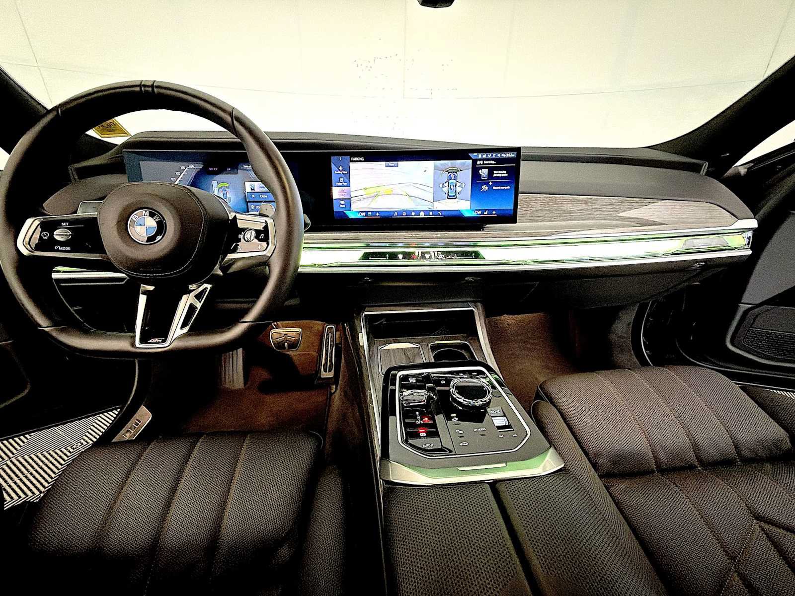 Used 2025 BMW 760i xDrive w/ Executive Package AWD/4WD image 15