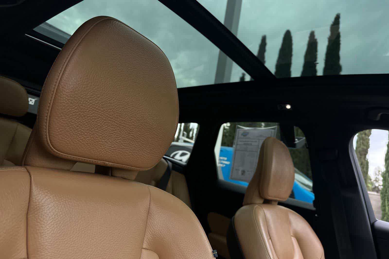 Used 2019 Volvo XC60 T6 Momentum w/ Multimedia Package AWD/4WD image 20