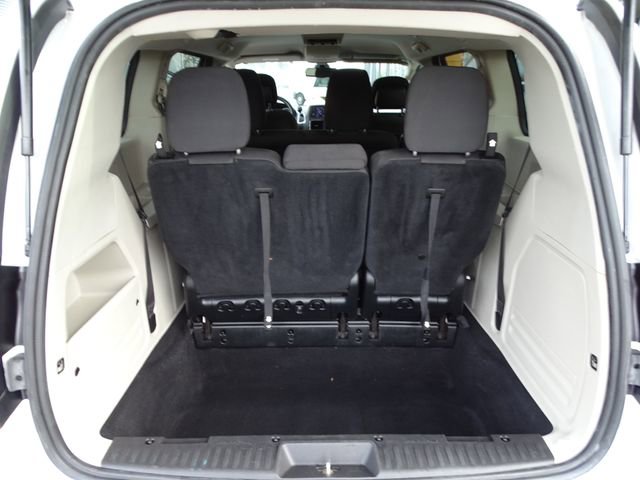 Used 2019 Dodge Grand Caravan SE w/ UConnect Hands-Free Group image 19