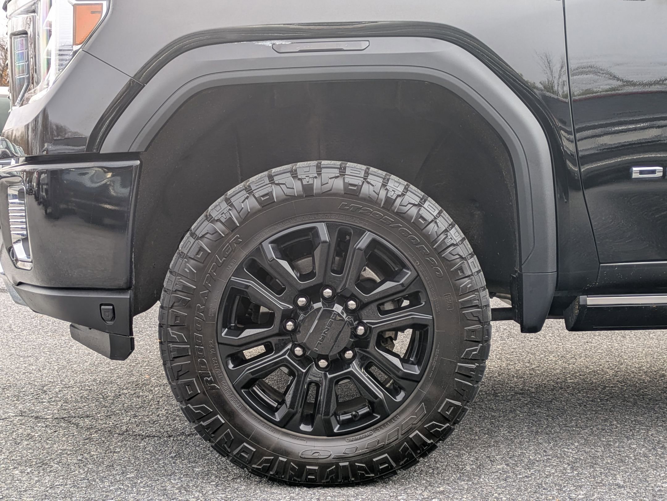 Used 2022 GMC Sierra 3500 Denali w/ Denali Black Diamond Edition image 8