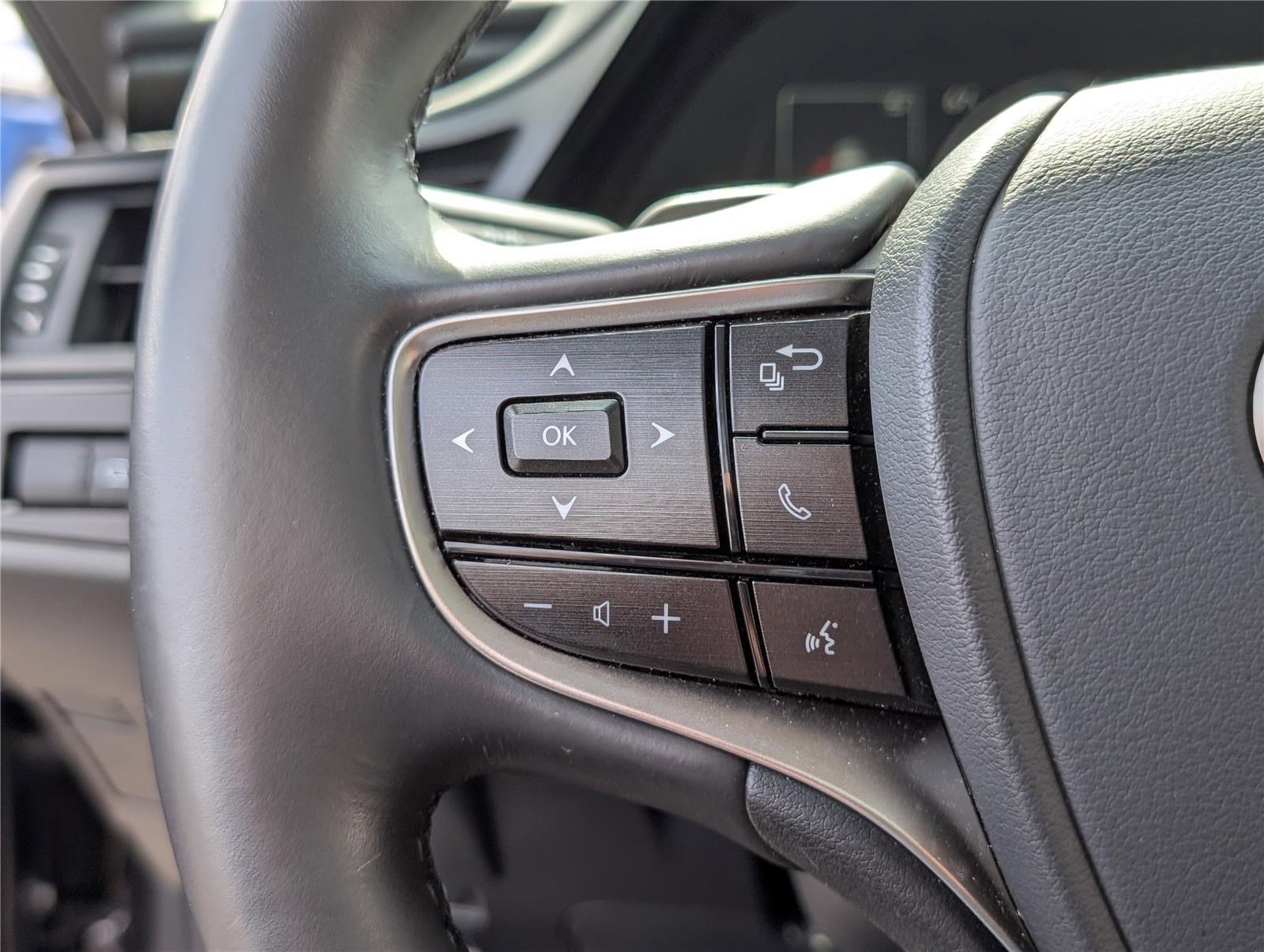 Used 2025 Lexus ES 350 w/ Premium Package image 23