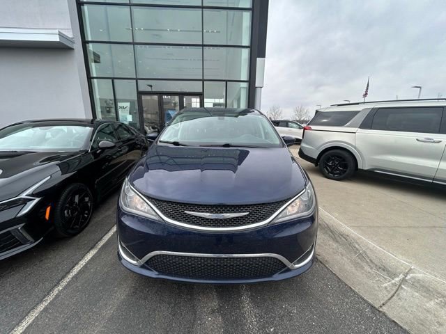 Used 2018 Chrysler Pacifica Touring Plus image 3