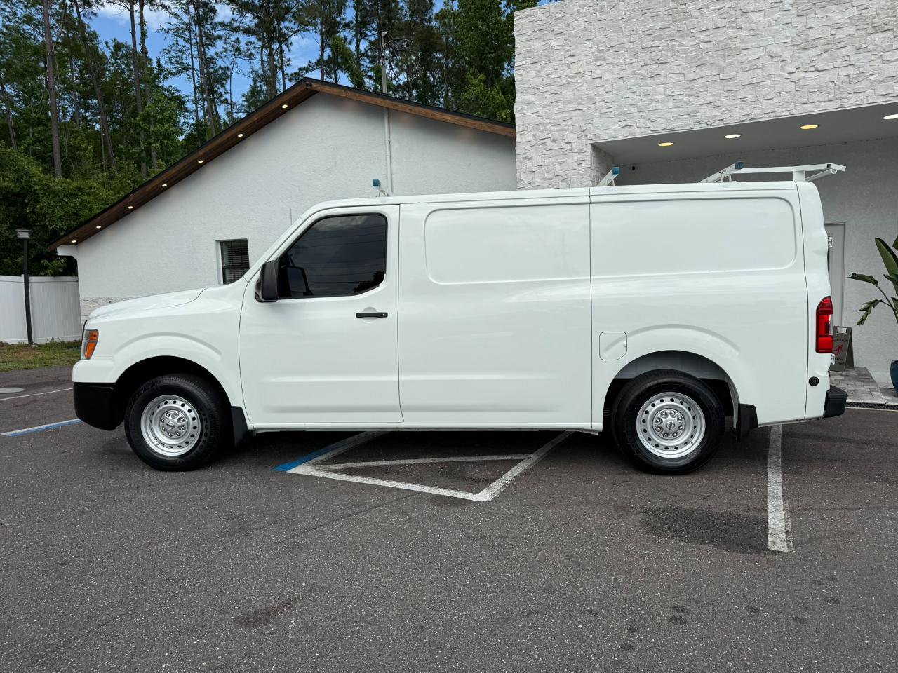 Used 2015 Nissan NV 2500 S w/ Power Package RWD image 2
