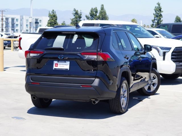Used 2024 Toyota RAV4 LE AWD/4WD image 8
