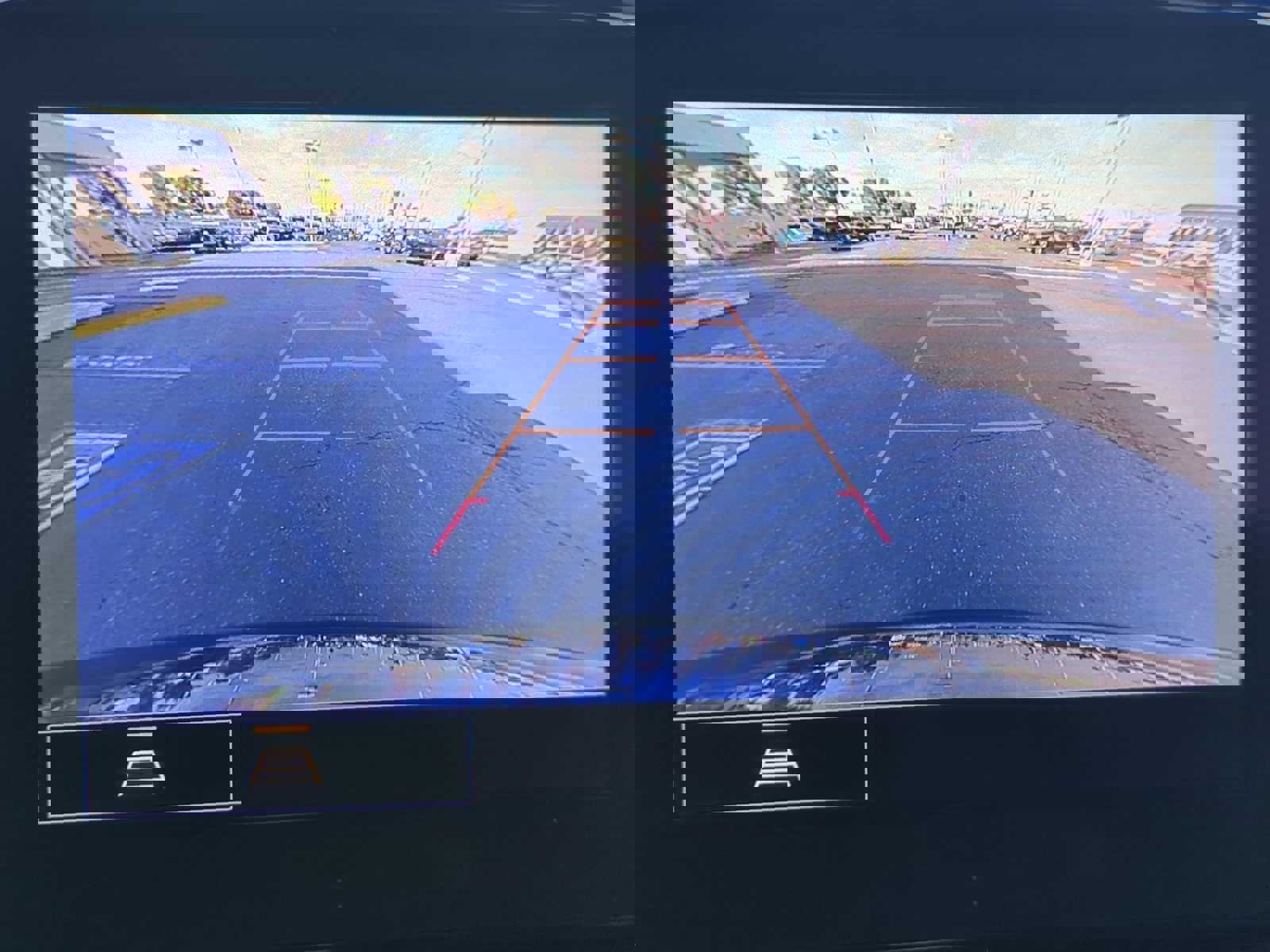 Used 2023 Chevrolet Traverse LT image 19