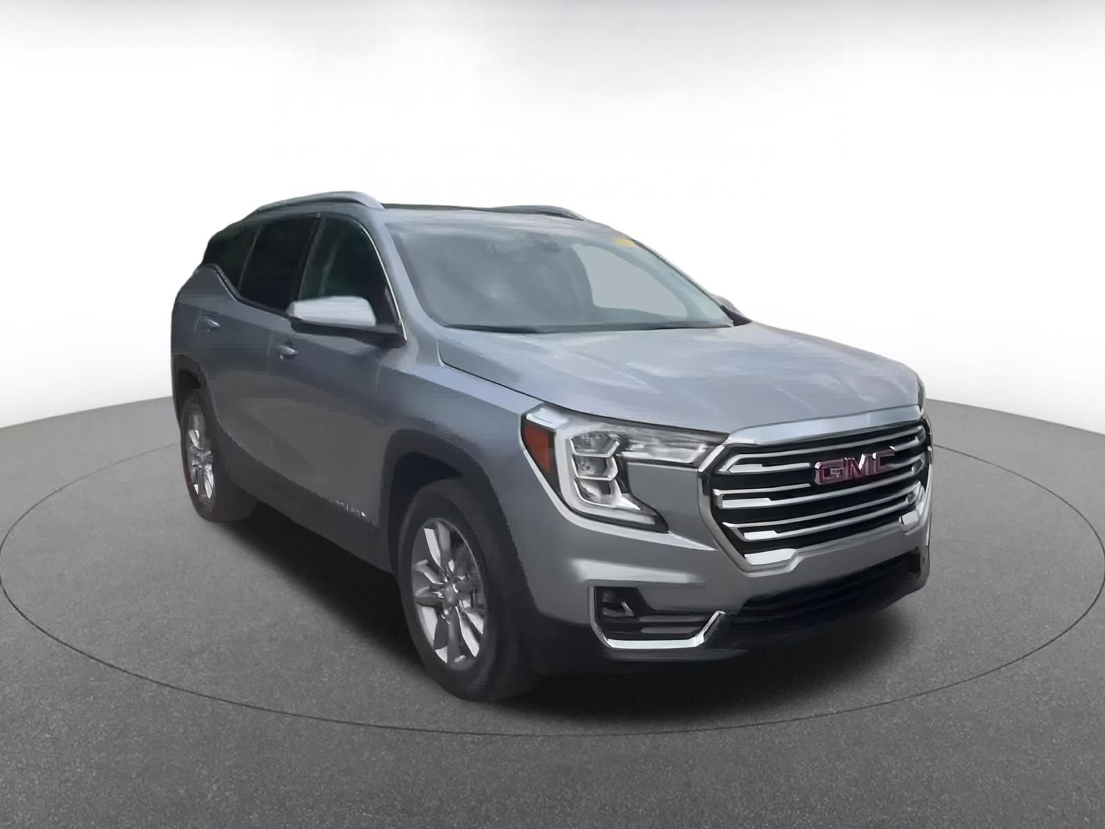 Used 2024 GMC Terrain SLT image 3