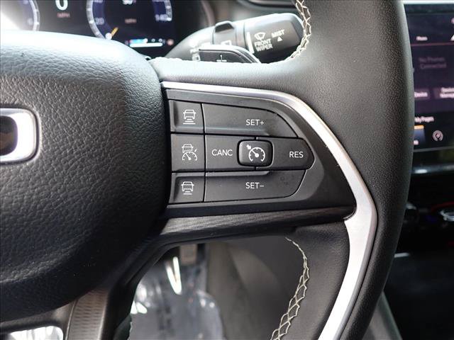 Used 2024 Jeep Grand Cherokee Laredo AWD/4WD image 15
