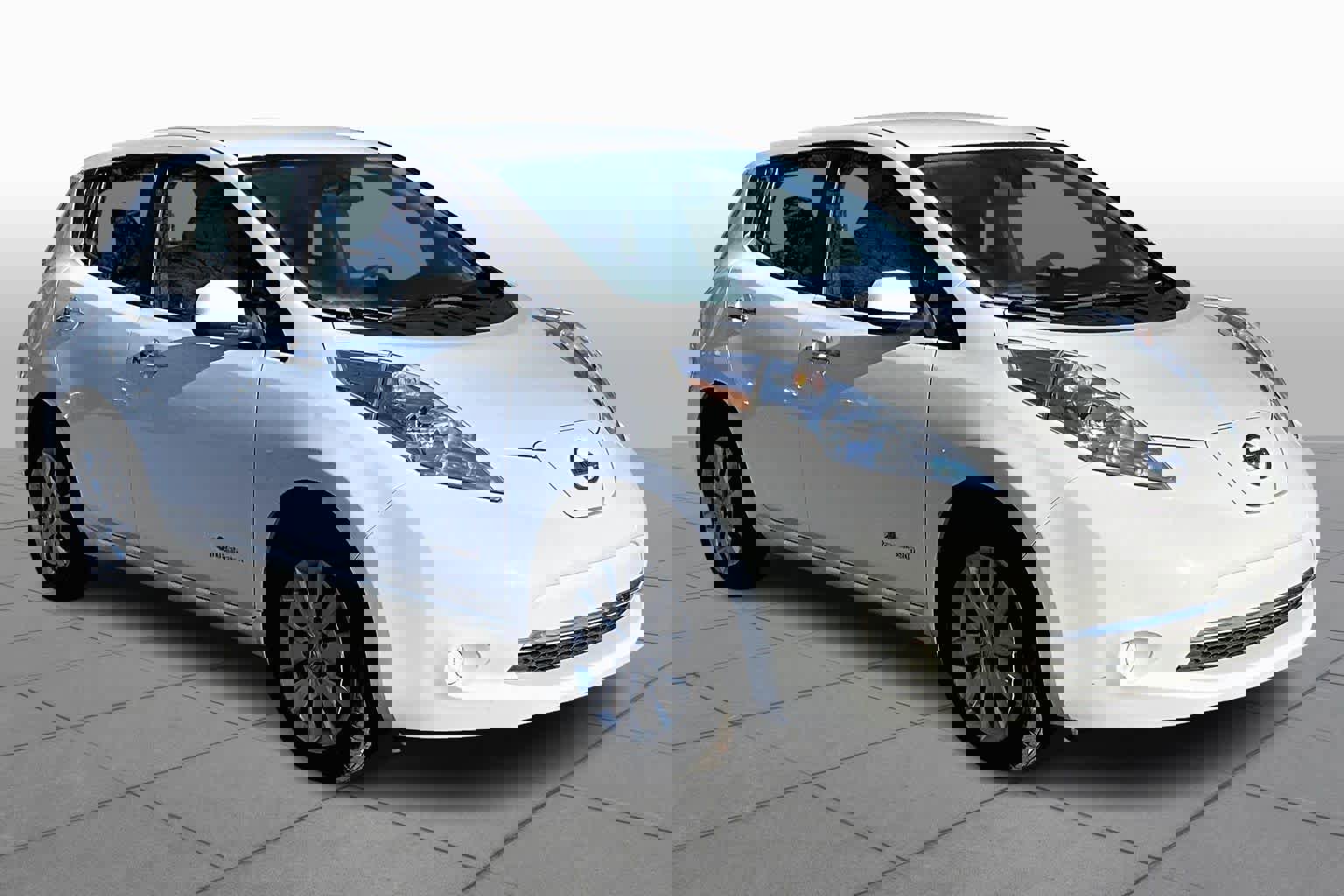 Used 2017 Nissan Leaf S w/ Charge Package image 2