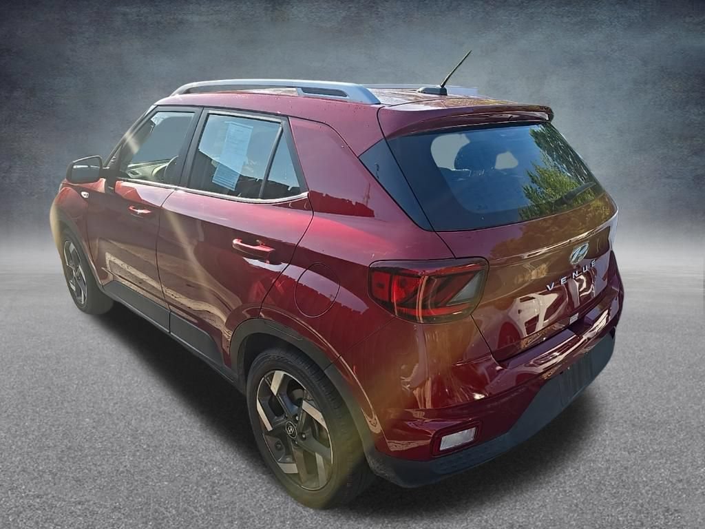 Used 2026 Hyundai Venue SEL FWD image 5