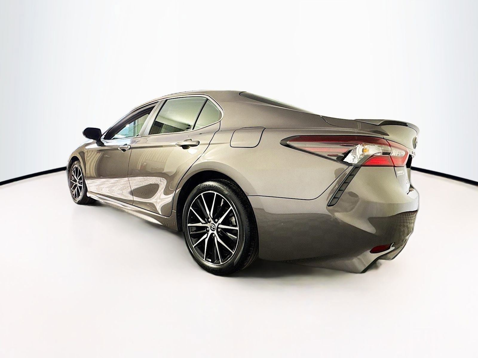 Used 2024 Toyota Camry SE FWD image 5