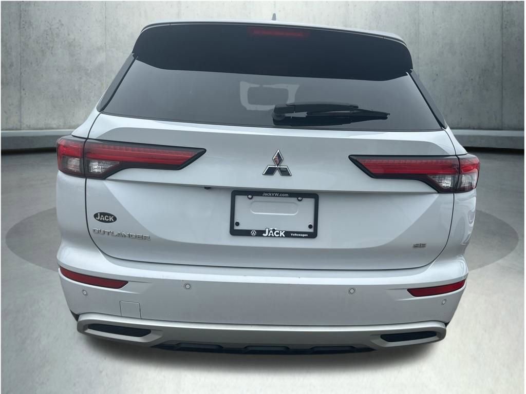 Used 2024 Mitsubishi Outlander SE Black Edition image 4