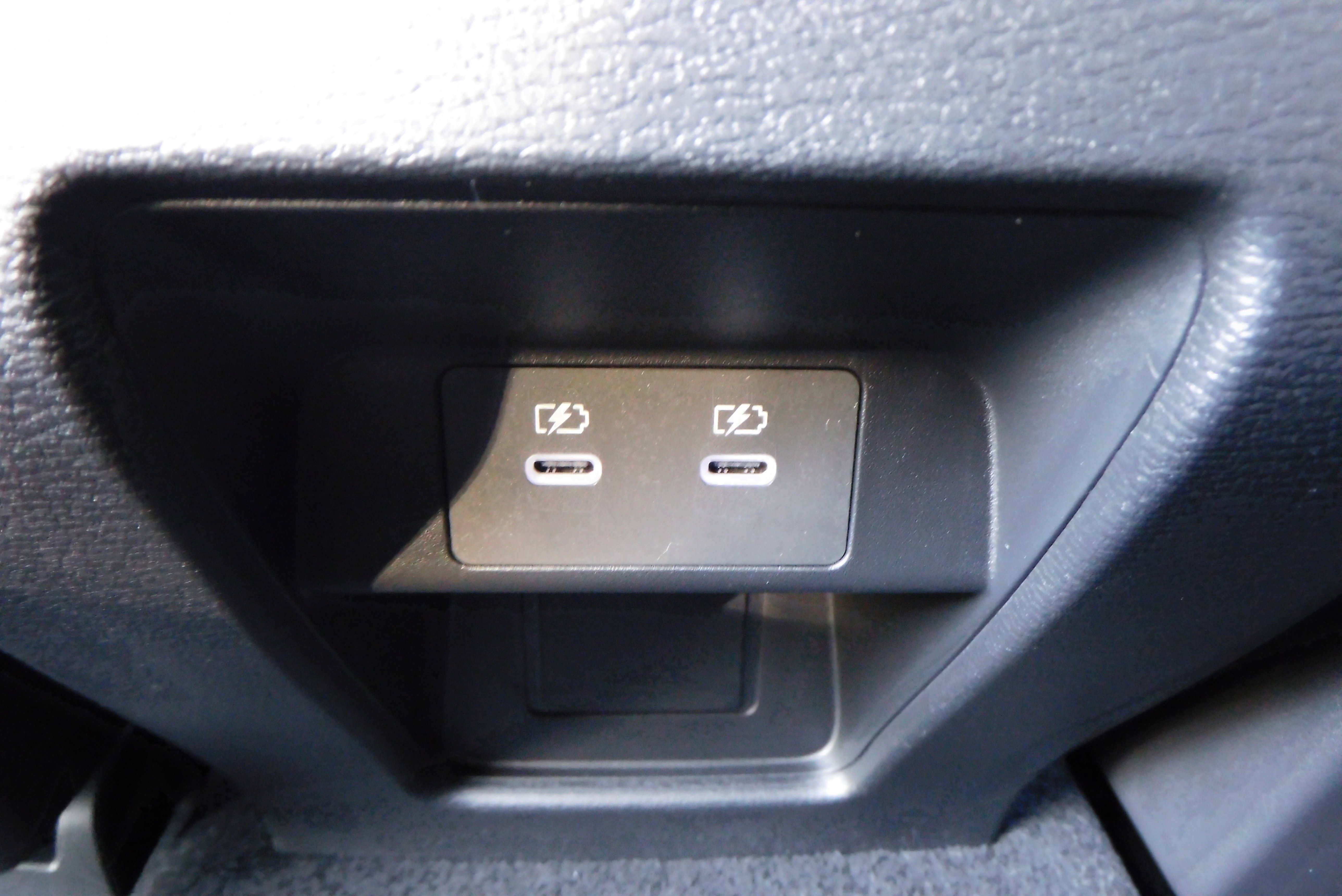 Used 2025 Mitsubishi Outlander SE image 33