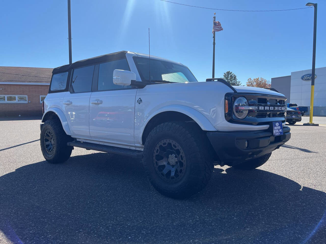 Used 2023 Ford Bronco Outer Banks image 3