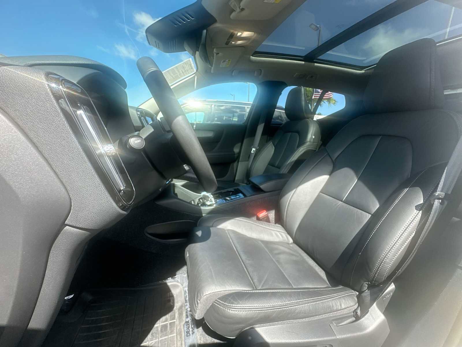 Used 2023 Volvo XC40 B4 Plus w/ Driver Assist Package image 13