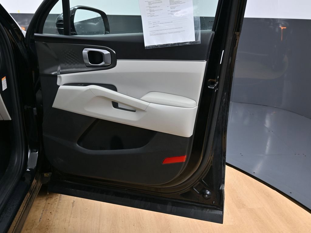 Used 2025 Kia Sorento EX w/ EX Panoramic Sunroof Package image 39