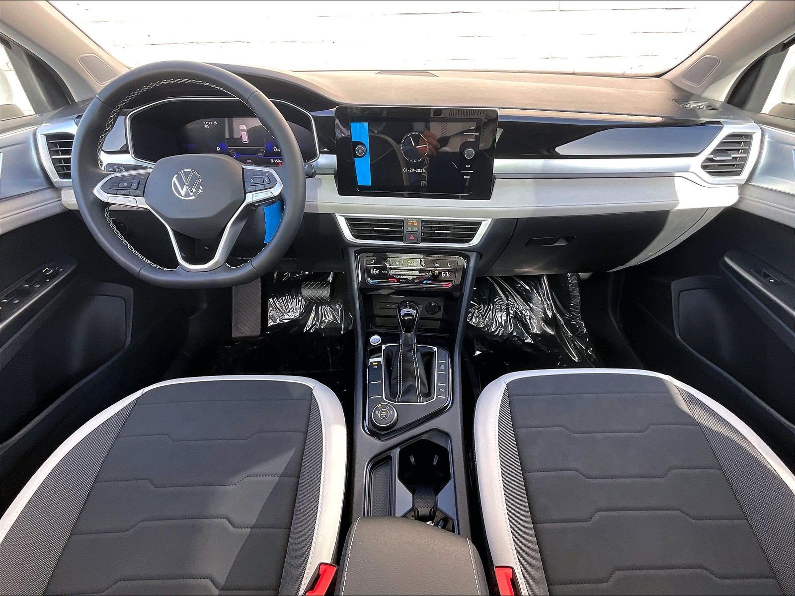 New 2026 Volkswagen Taos SE AWD/4WD image 4