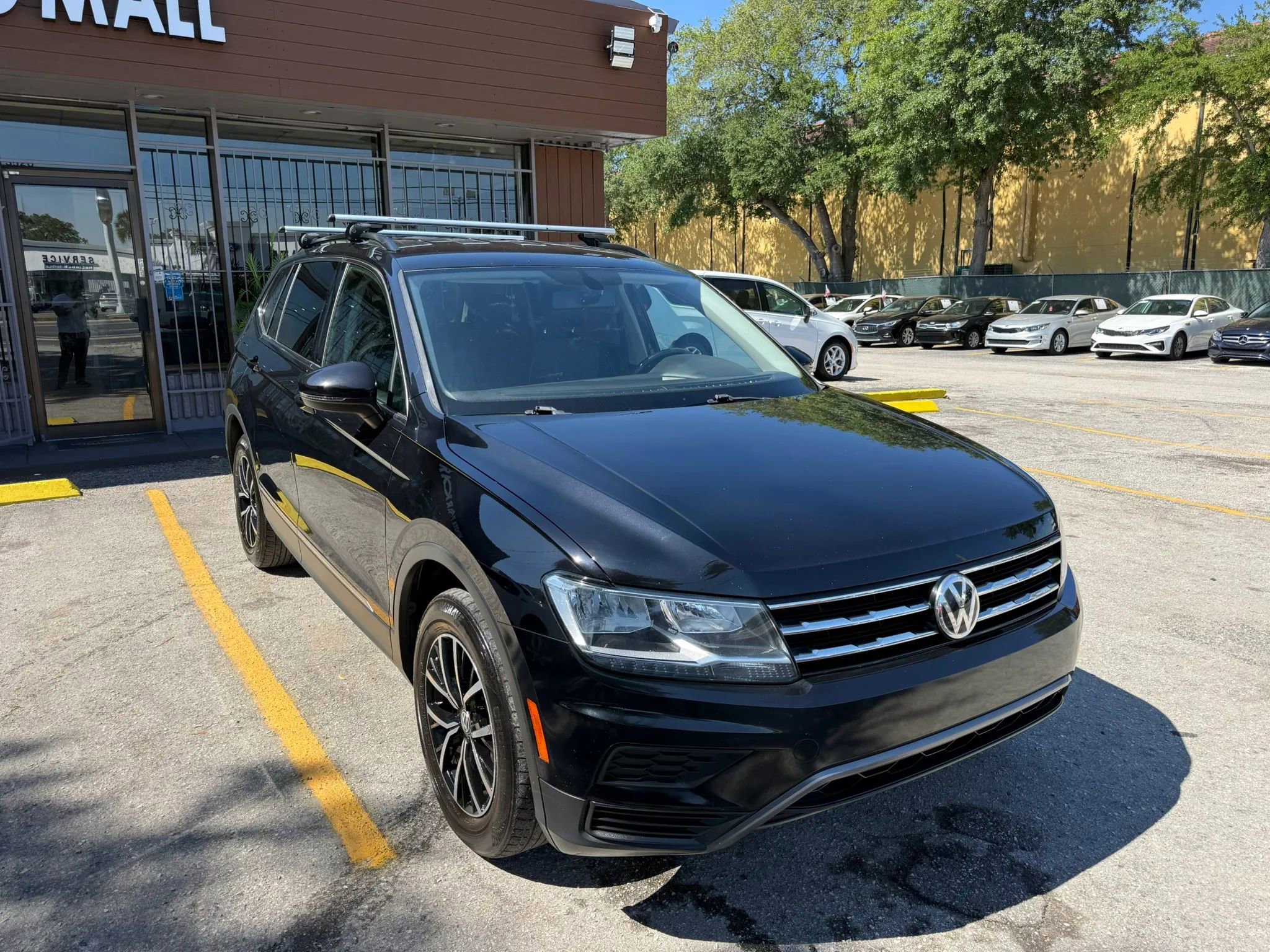 Used 2021 Volkswagen Tiguan SE FWD image 3