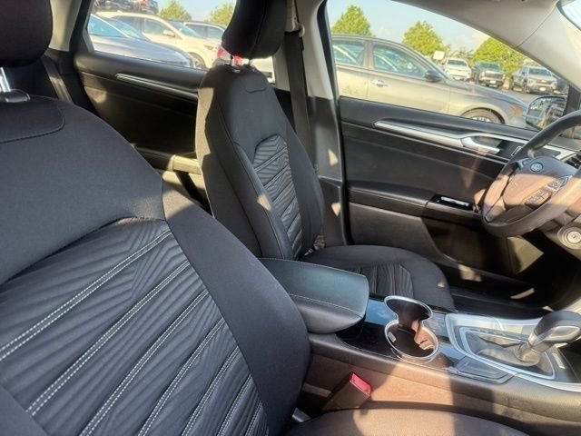 Used 2016 Ford Fusion SE FWD image 5