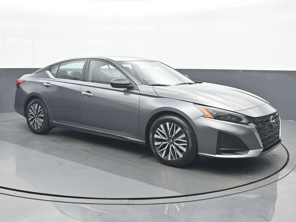 Used 2024 Nissan Altima 2.5 SV image 9