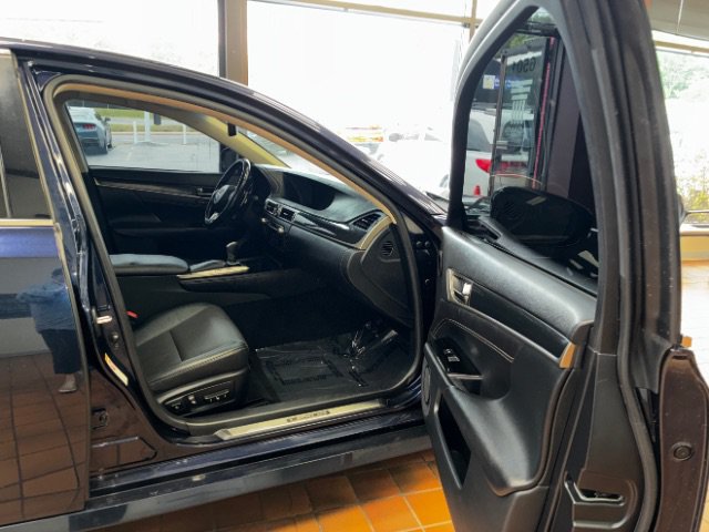 Used 2017 Lexus GS 200t w/ Preferred Accessory Package RWD image 30
