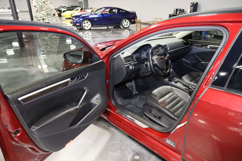 Used 2017 Volkswagen Passat 1.8T SEL Premium image 9