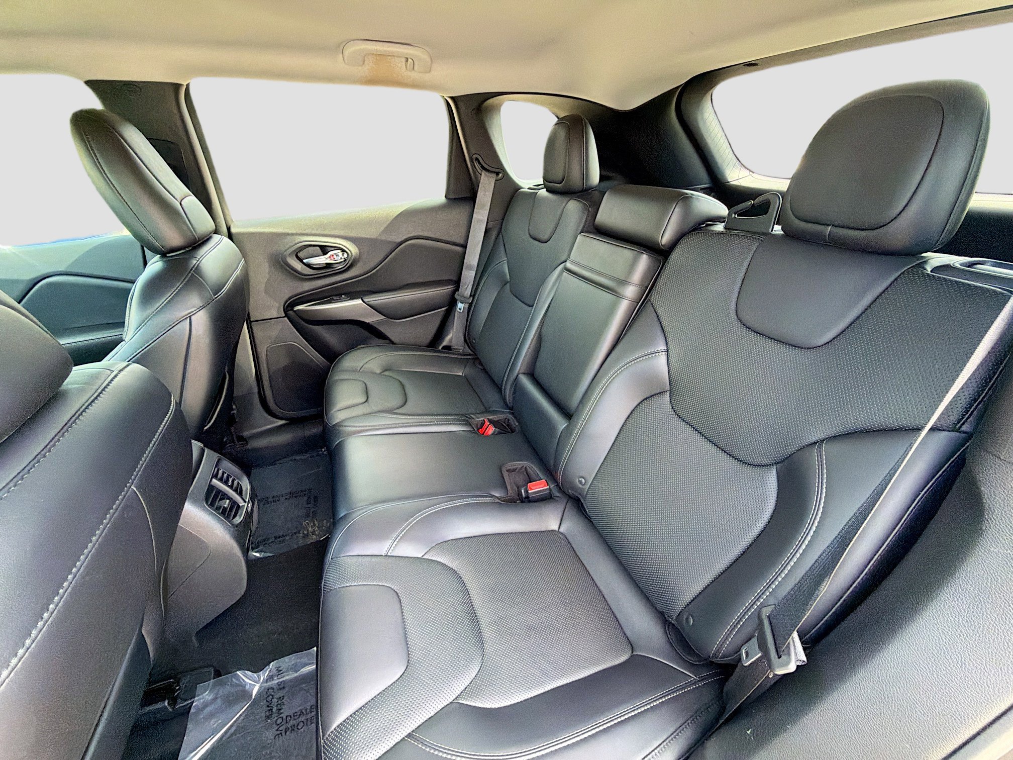Used 2019 Jeep Cherokee Limited FWD image 20
