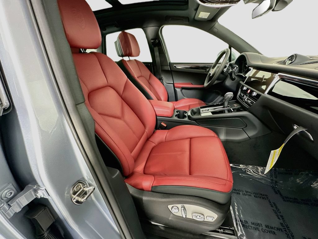 New 2026 Porsche Macan AWD/4WD image 30
