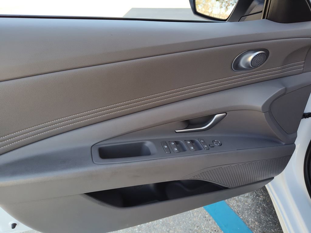 Used 2025 Hyundai Elantra Sport image 16