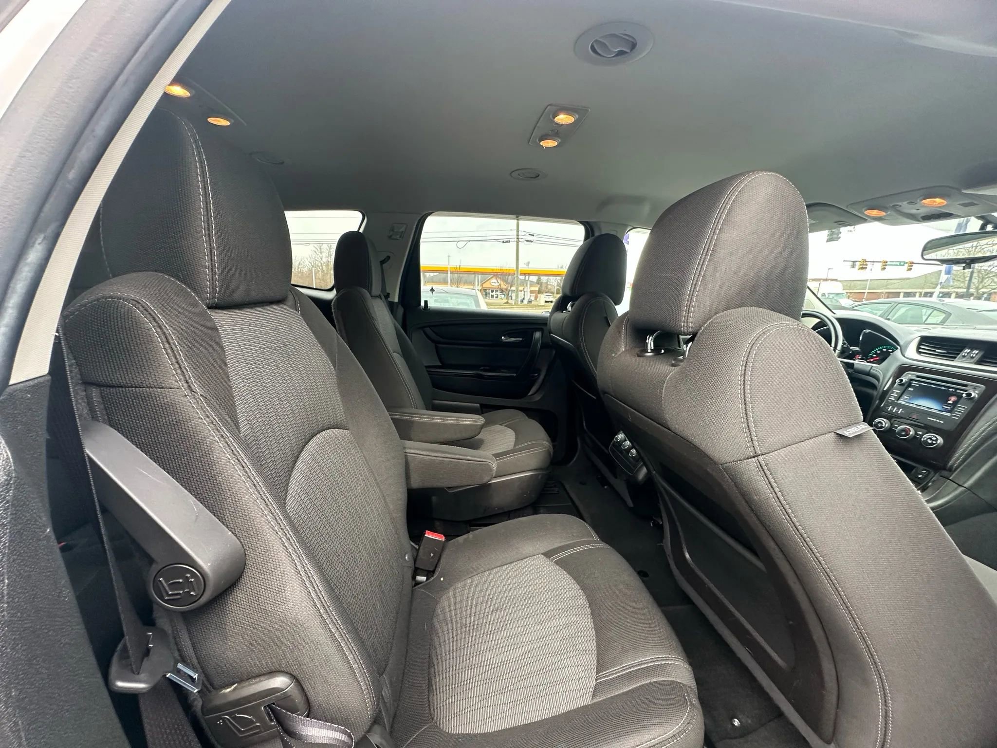 Used 2017 Chevrolet Traverse LT w/ Style and Technology Package image 28
