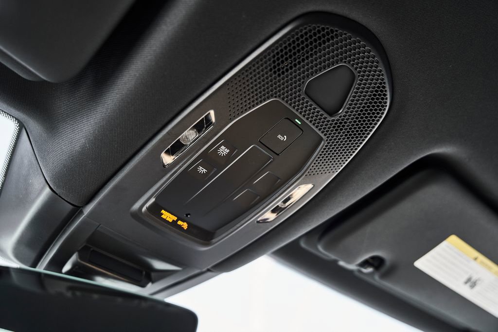 Used 2025 Porsche Cayenne image 77